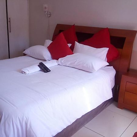 Super Classic Guest House Pretoria-Noord Extérieur photo