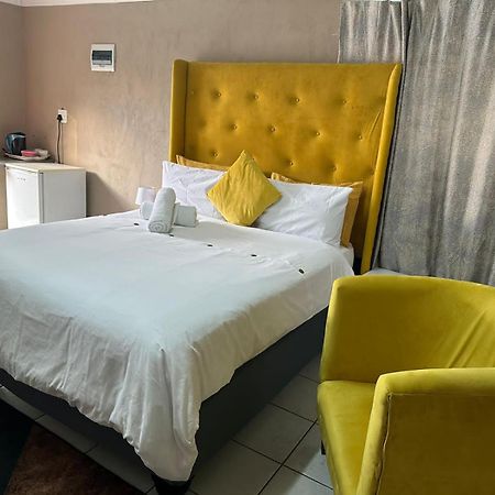 Super Classic Guest House Pretoria-Noord Extérieur photo