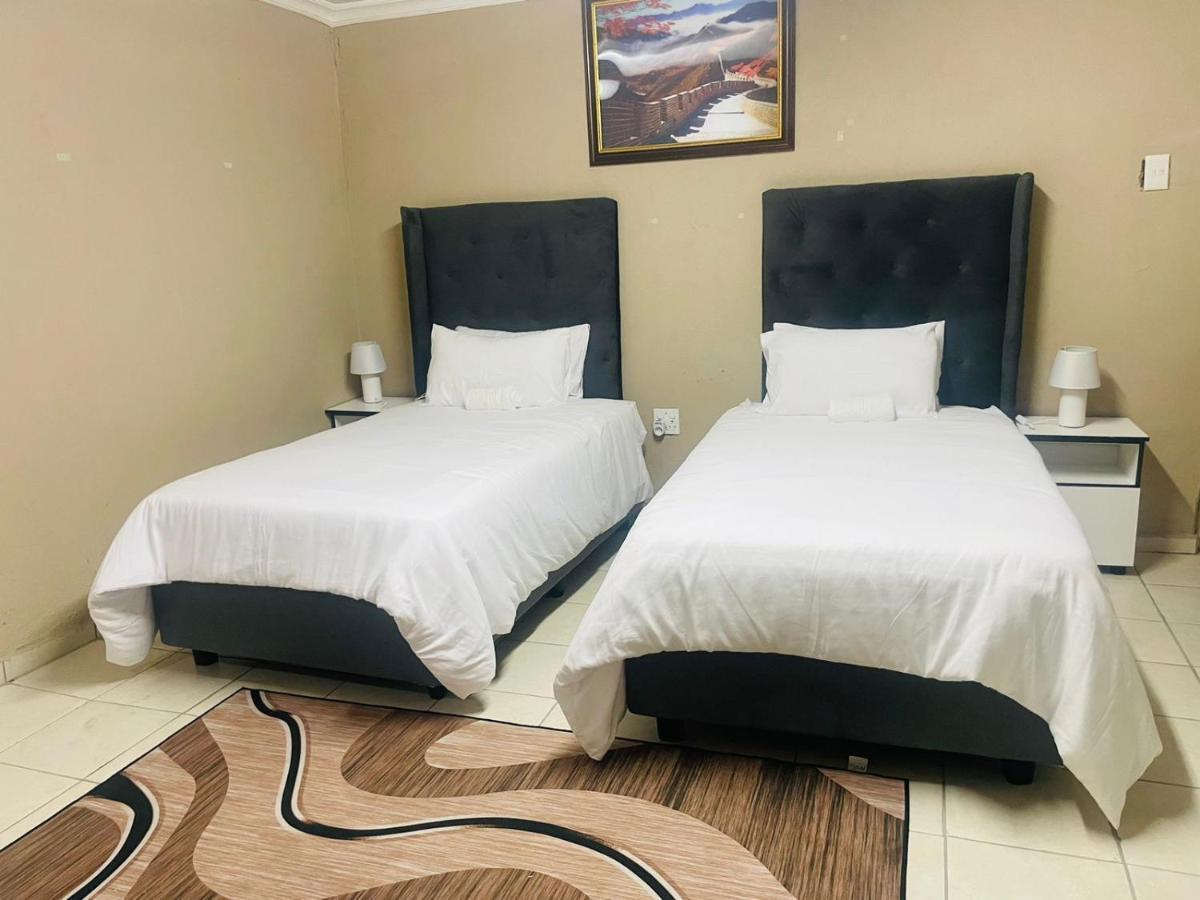 Super Classic Guest House Pretoria-Noord Extérieur photo