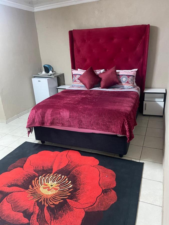 Super Classic Guest House Pretoria-Noord Extérieur photo