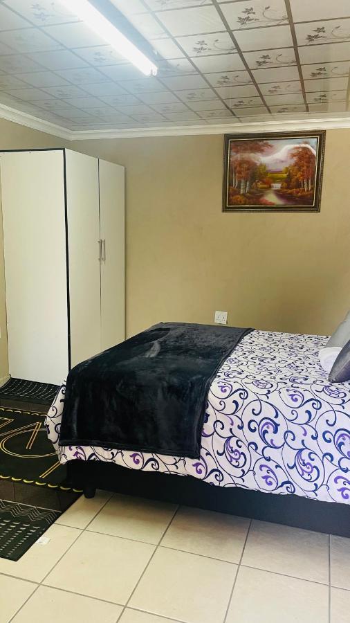 Super Classic Guest House Pretoria-Noord Extérieur photo