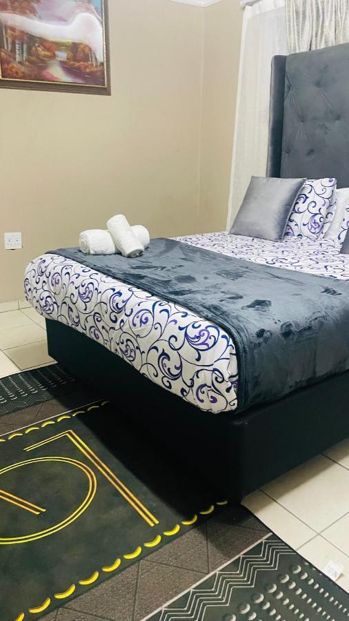Super Classic Guest House Pretoria-Noord Extérieur photo