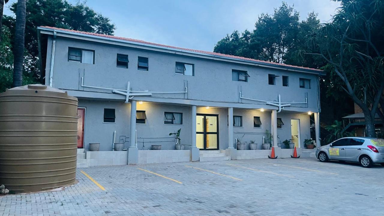 Super Classic Guest House Pretoria-Noord Extérieur photo