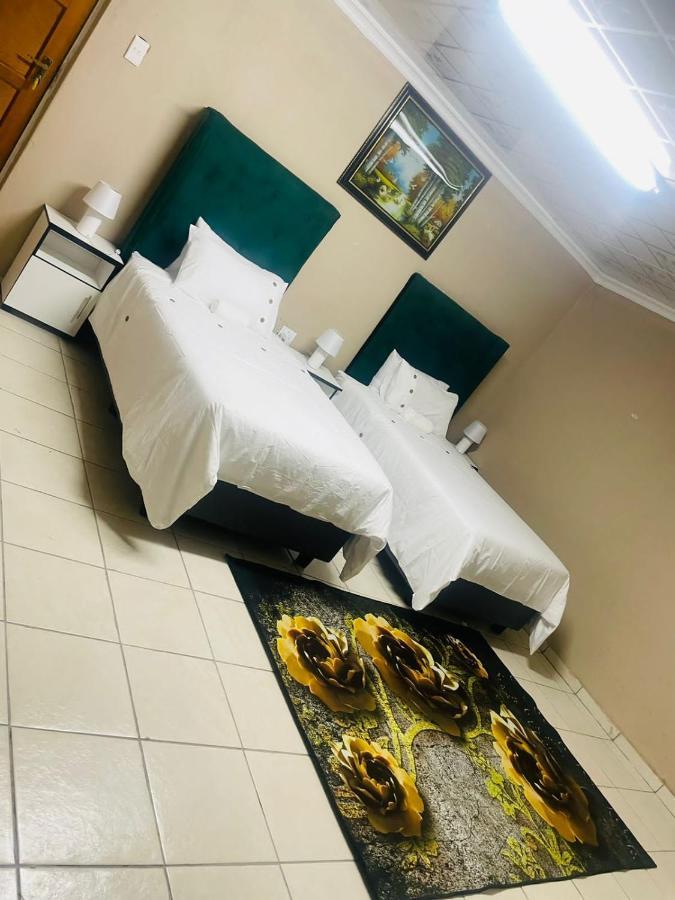 Super Classic Guest House Pretoria-Noord Extérieur photo