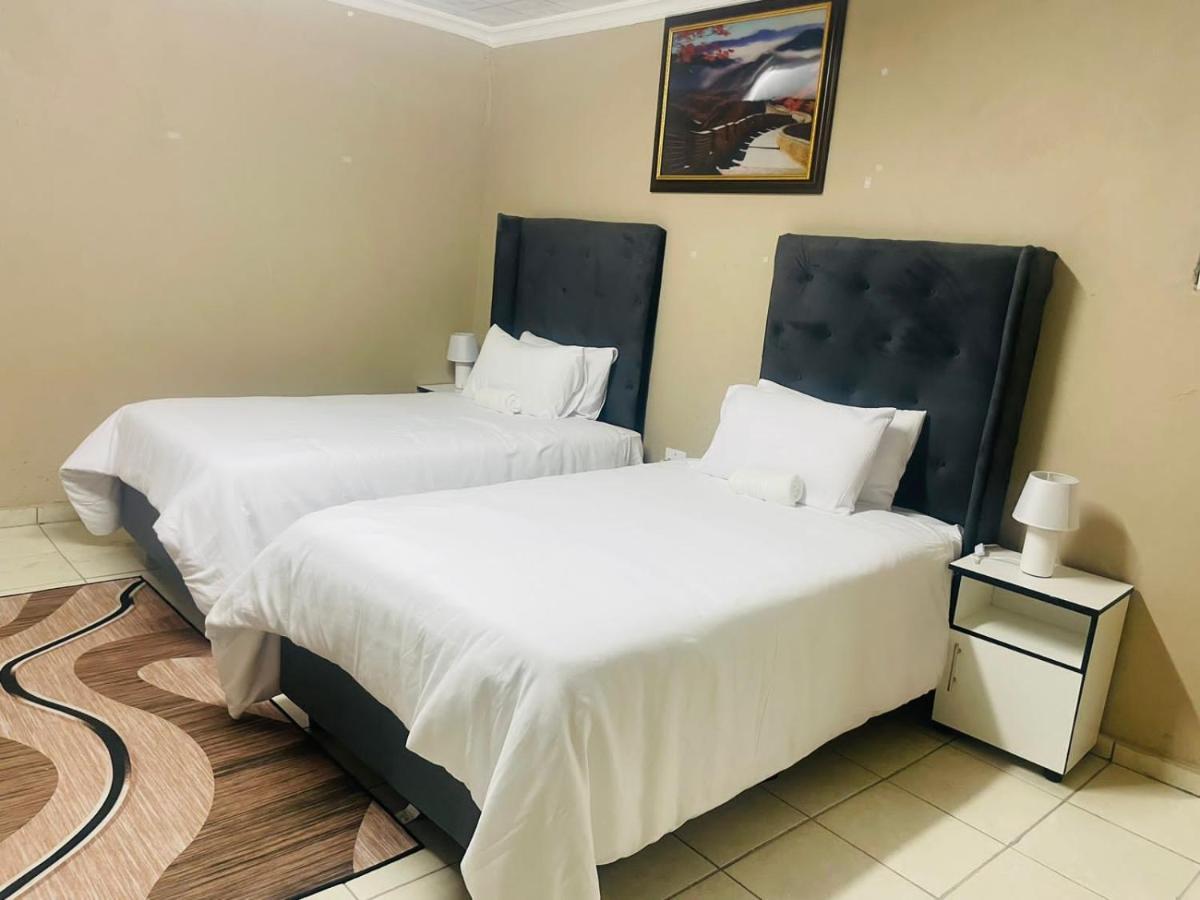 Super Classic Guest House Pretoria-Noord Extérieur photo